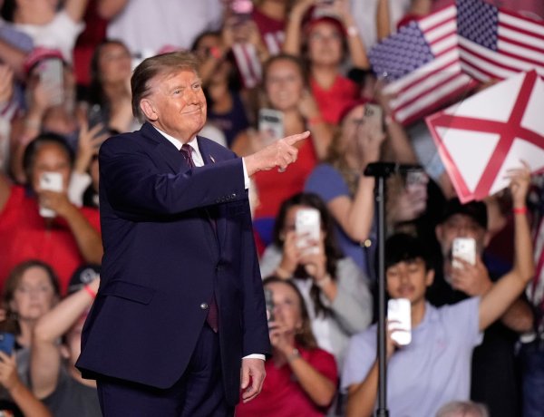 Trump Proposes Naming Alabama’s $4.15 Billion Mobile Bridge After Himself During Rally