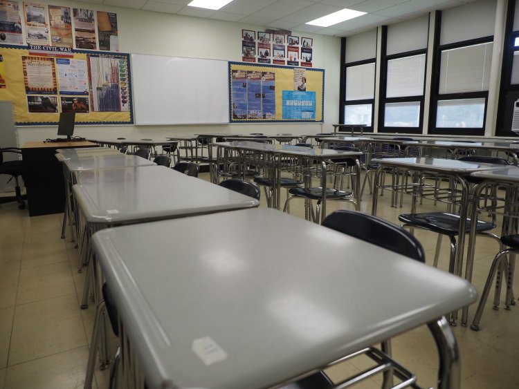 Iowa Teacher Fired After Offering Extra Credit for GoFundMe Trip Donations