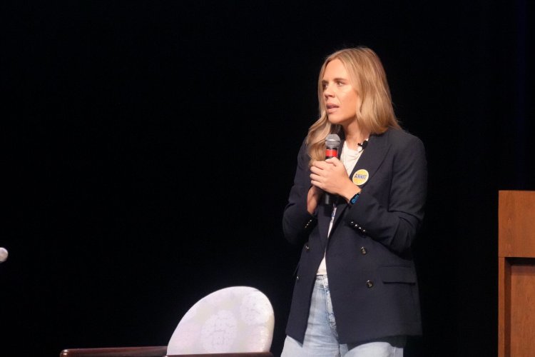Trump Faces Bipartisan Backlash Over Anti-Trans Slur Directed at Senate Candidate Annie Andrews